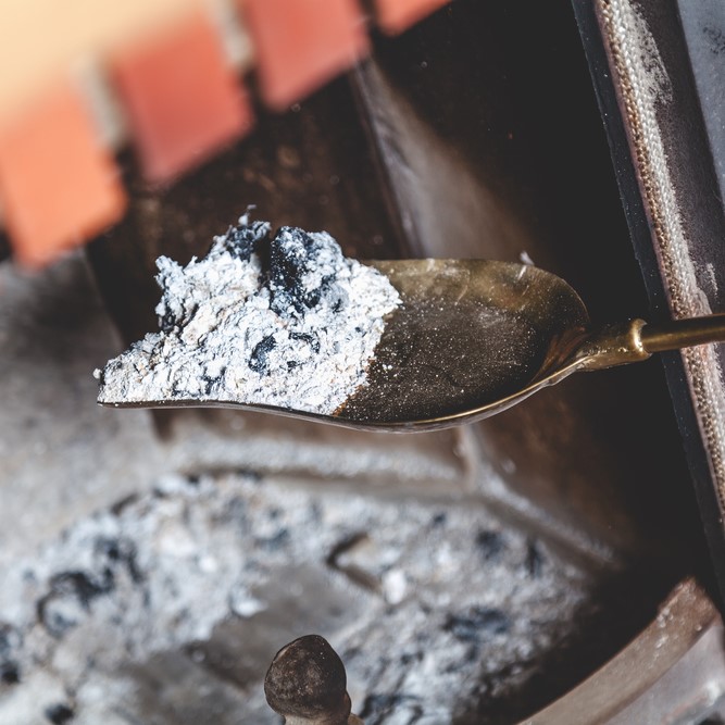 cleaning fireplace ashes, dubuque ia